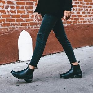• BLUNDSTONE HEELED BOOT #1671 •